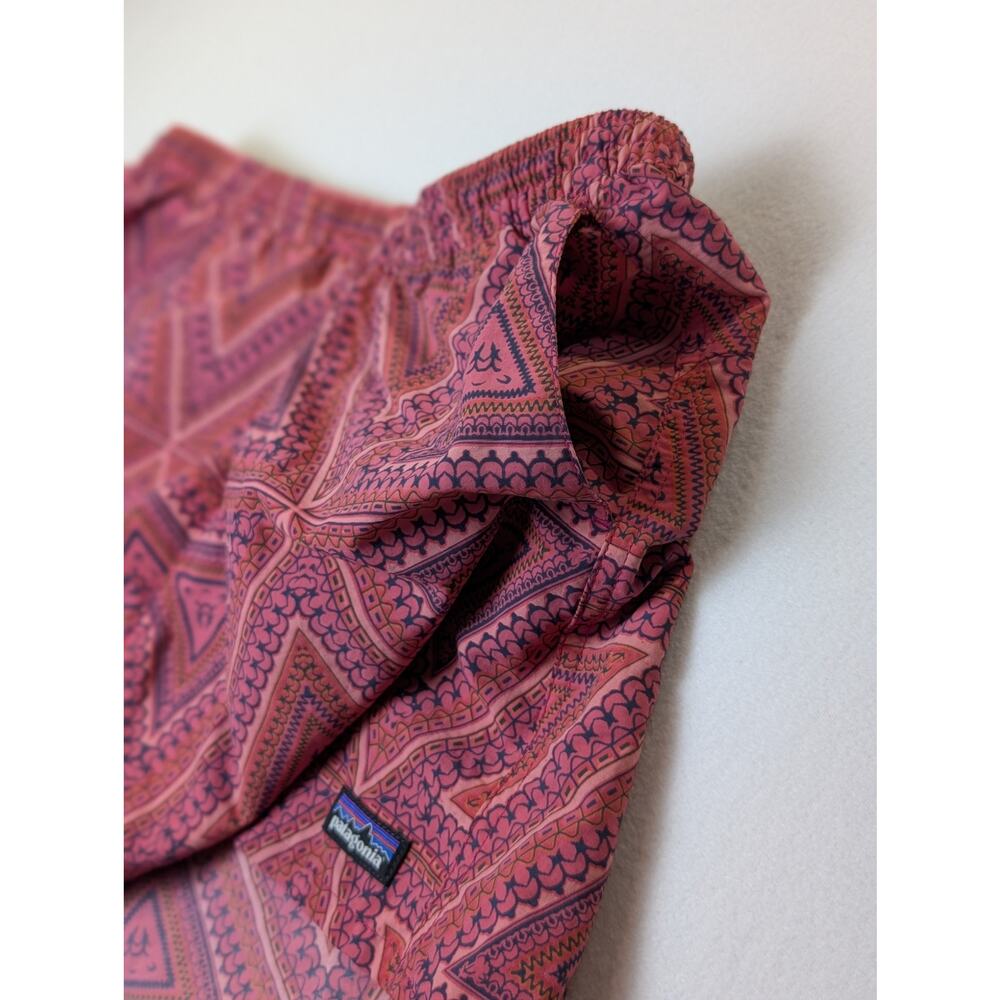 Patagonia Shorts with Geometric Triangles Size Medium - Picture 8 of 8